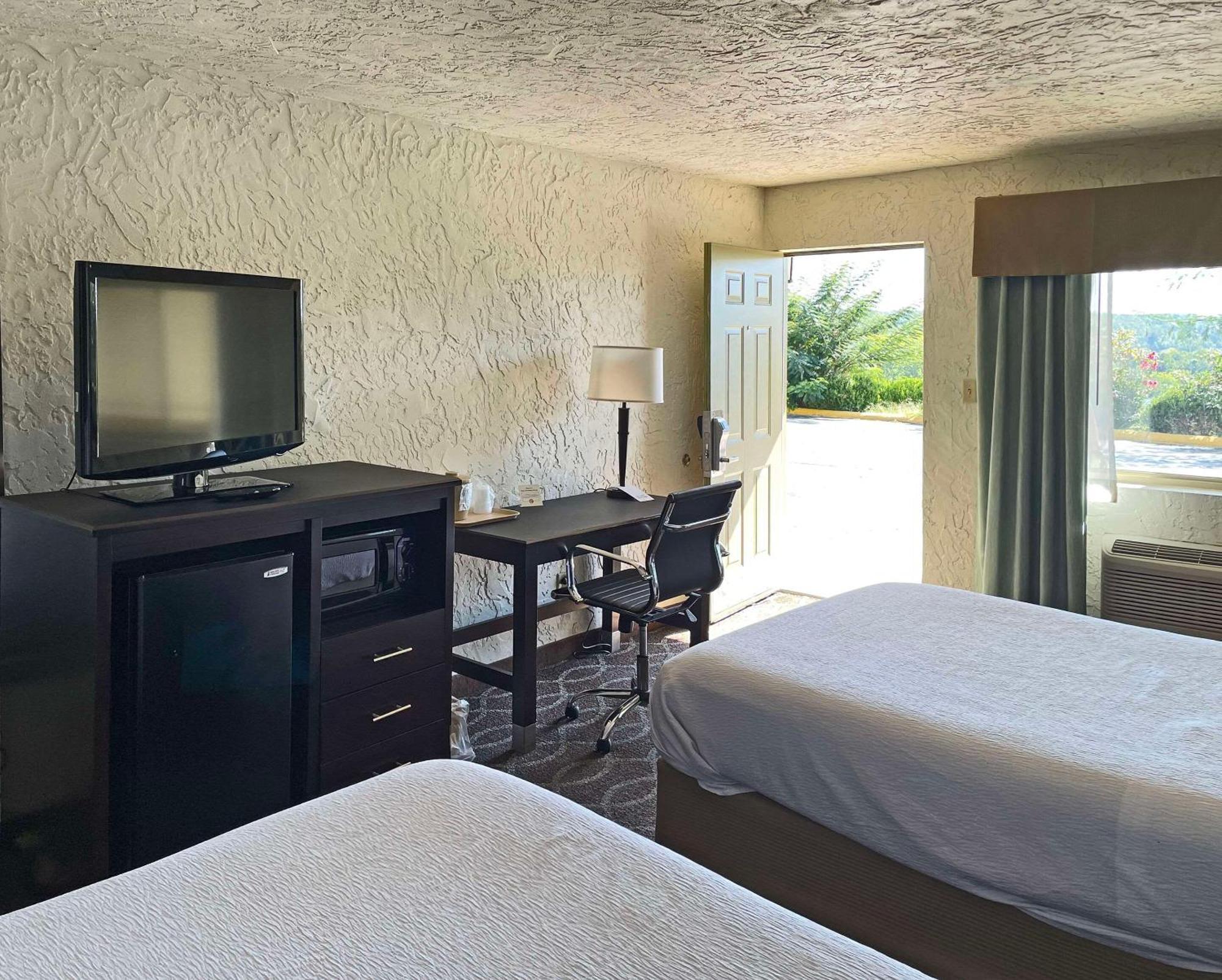 Quality Inn Clinton North Exterior photo