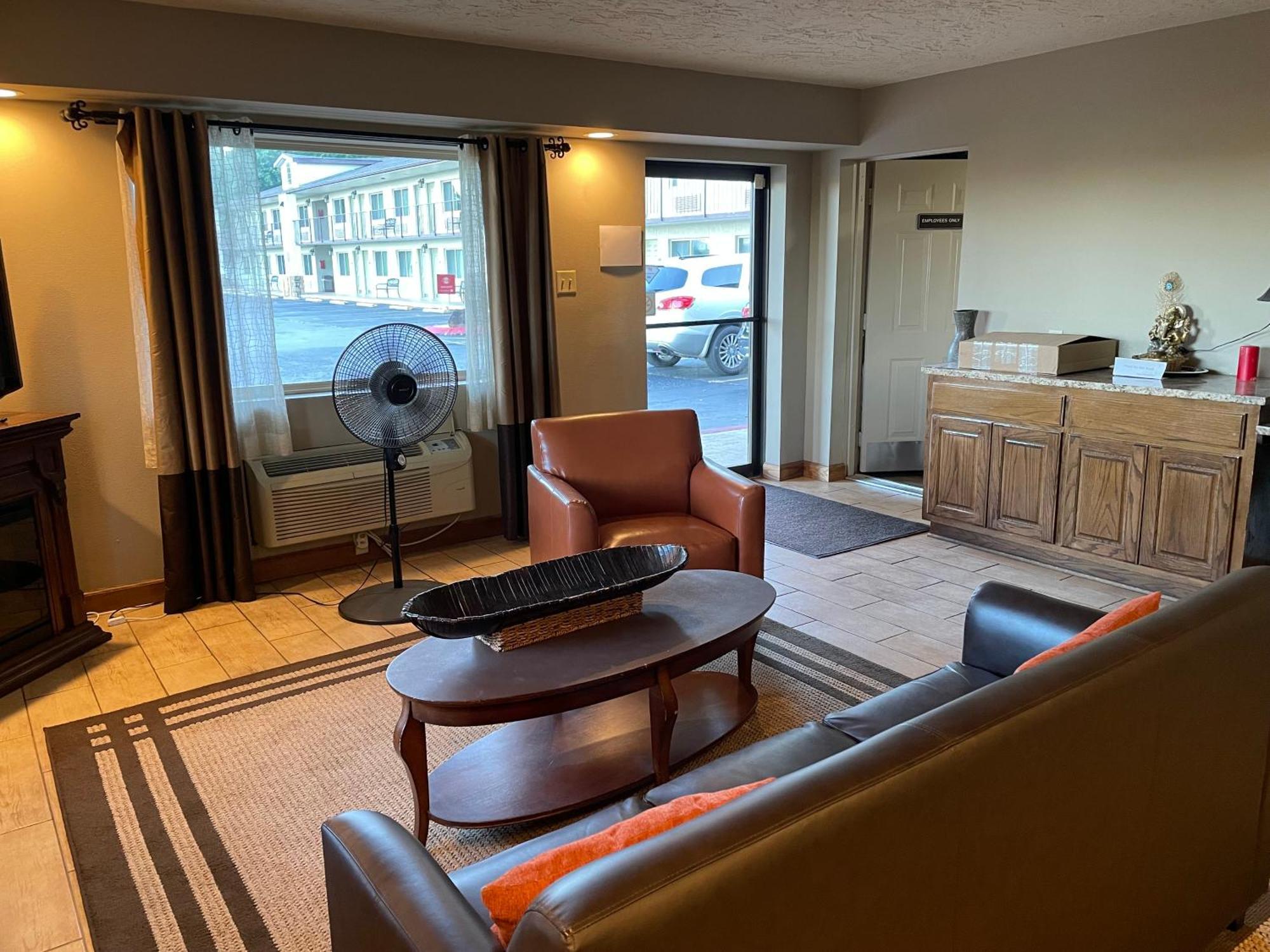Quality Inn Clinton North Exterior photo